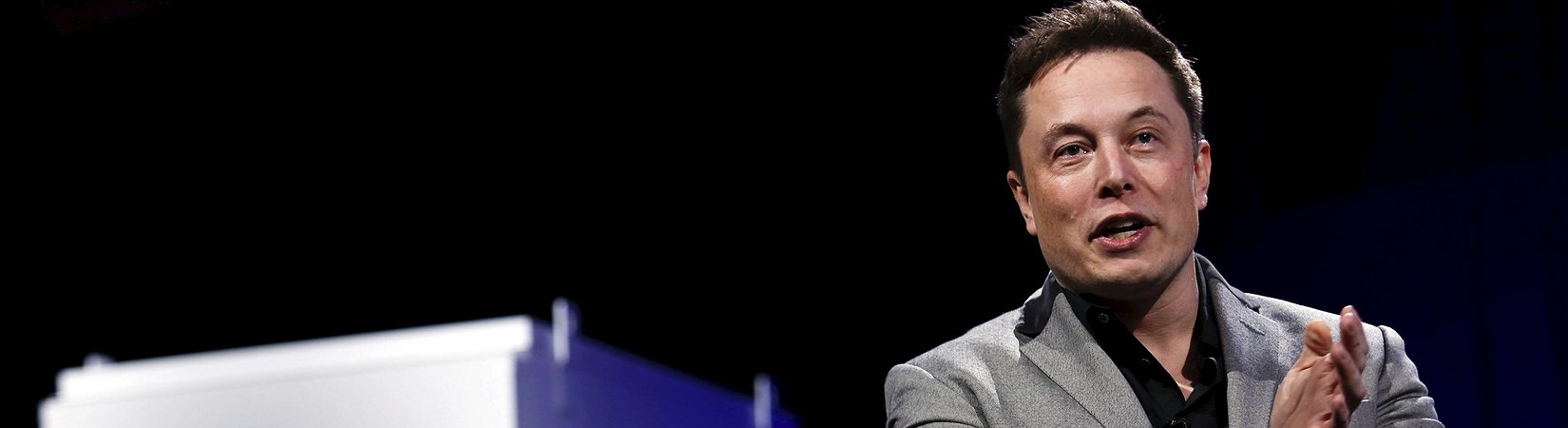 Tesla hace caso omiso de los analistas