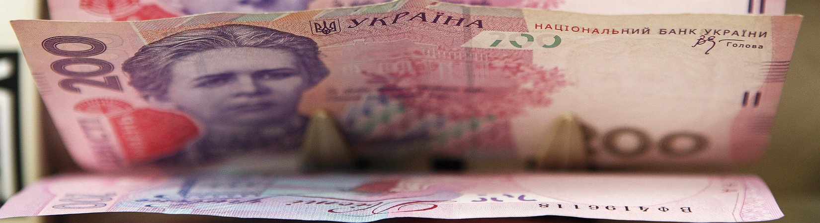 مشاكل أوكرانيا وعملتها 