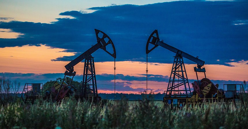 النفط يهبط لأدنى مستوياته منذ 2004