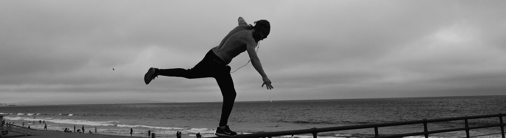 US Senator Warns Stablecoins Must be Backed by Cash