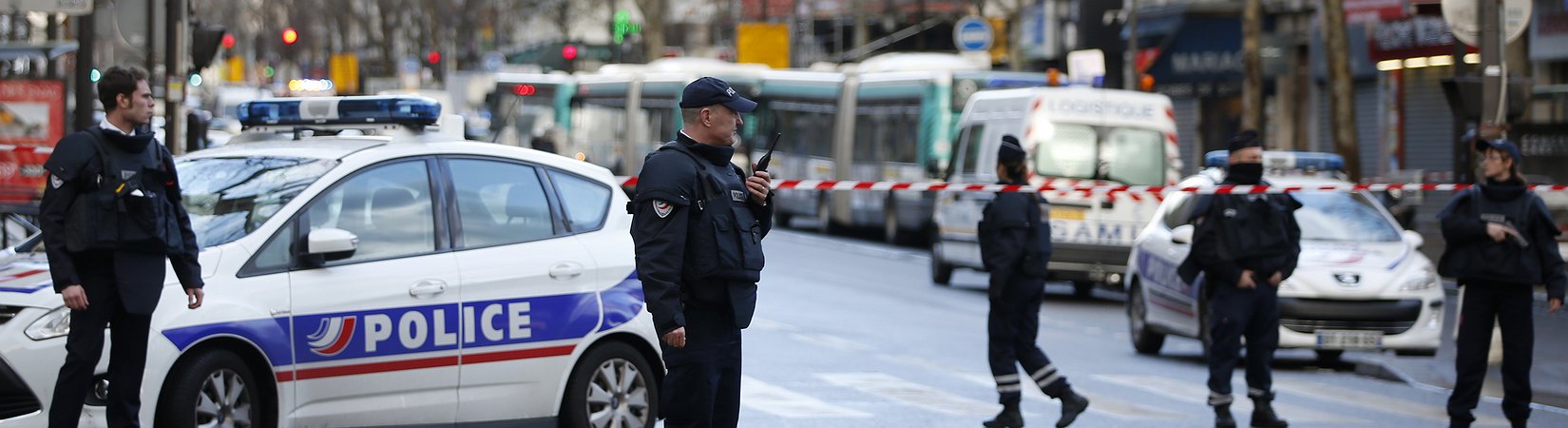 A polícia mata um homem em Paris