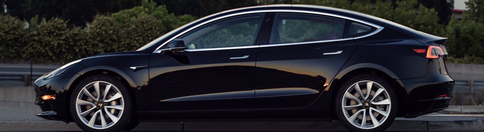 Elon Musk publica una foto del primer Model 3 