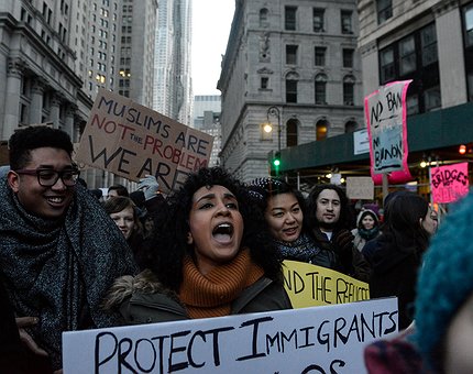 Los estadounidenses se oponen a la prohibición de Trump a la entrada de refugiados