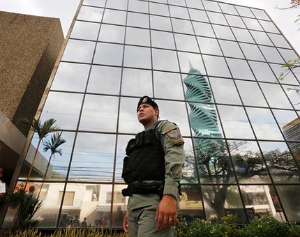 Le autorità hanno fatto irruzione negli uffici dello studio legale Mossack Fonseca a Panama City