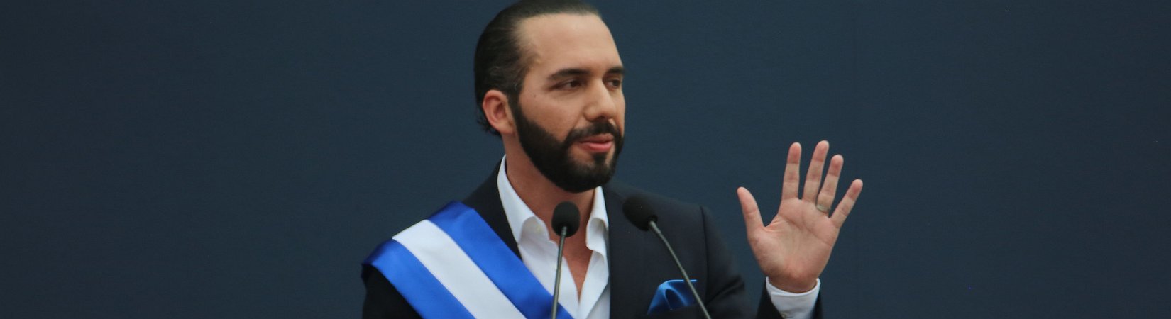 El presidente de El Salvador aconseja no preocuparse por la caída del bitcoin