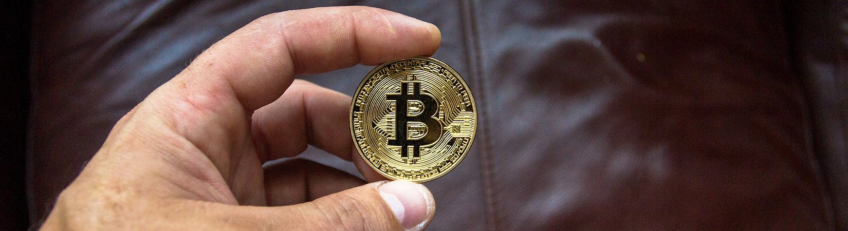 Peter Schiff Urges to Sell Bitcoins Due to Silvergate Bank's Problems