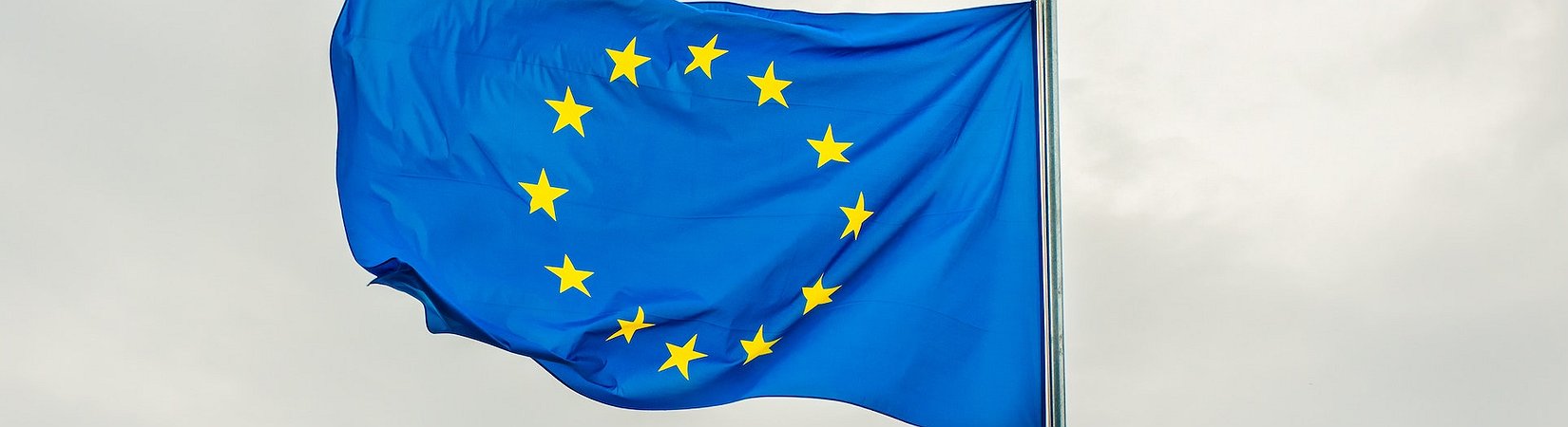 The EU Approves Bill That Allows to Regulate Smart Contracts