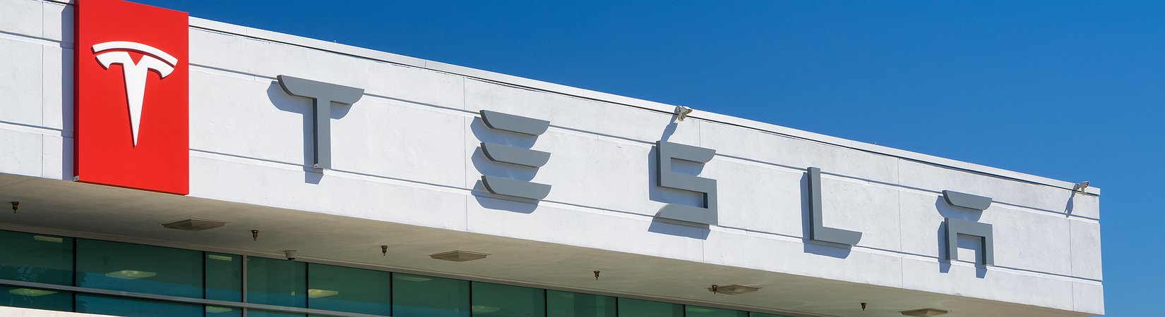 Tesla to issue junk bonds trying to raise $1.5 billion for Model 3