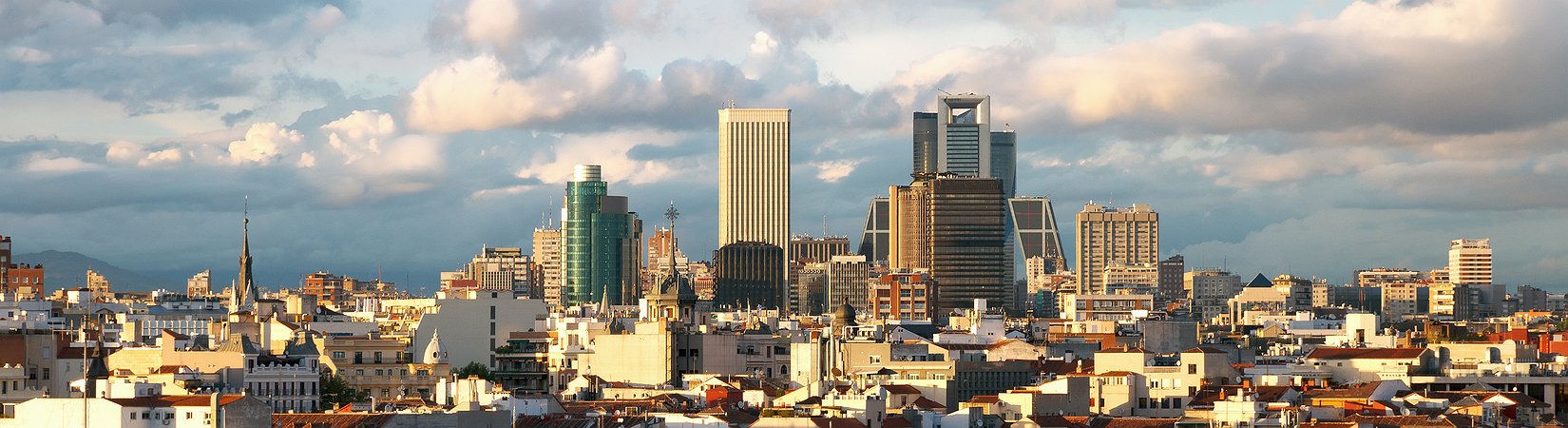 Madrid regala locales a la Iglesia y vende VPO a fondos buitre