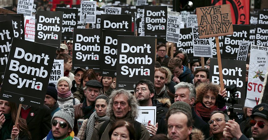 قصف داعش: الإيجابيات والسلبيات