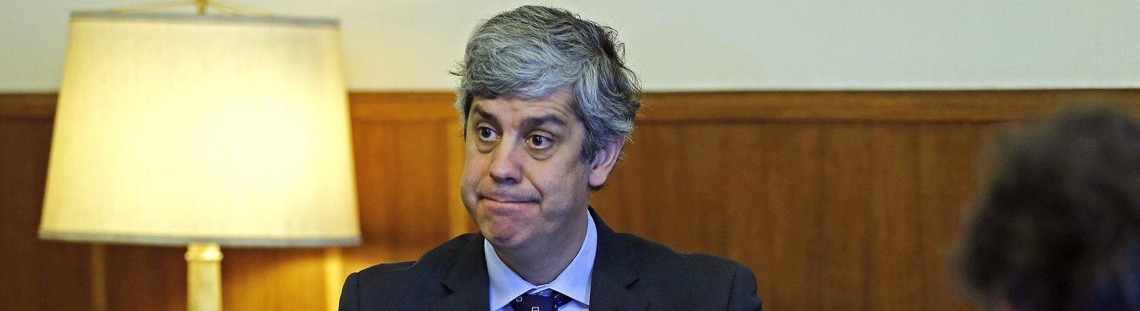 Juros disparam devido a receios do Orçamento