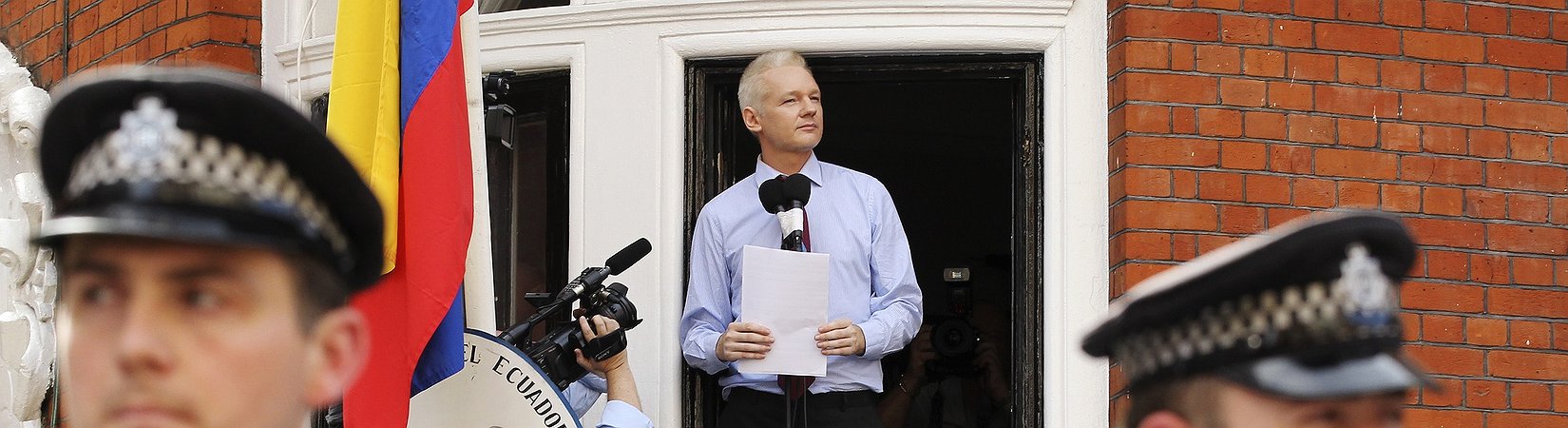 جوليان أسانج يمكن أن "يسلم نفسه للشرطة البريطانية"