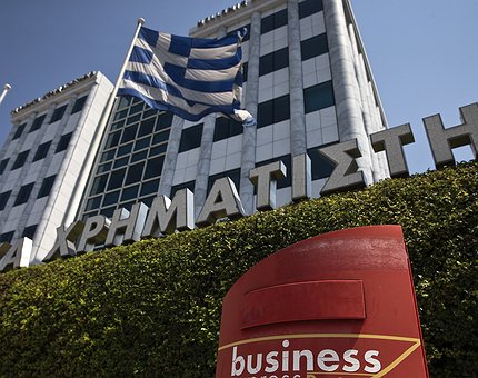 Bolsa de Atenas reabre com queda histórica