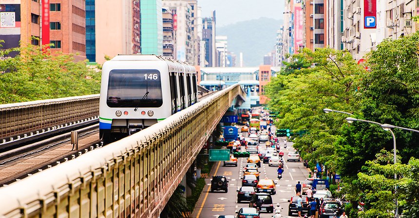 قطار التصنيع يغادر