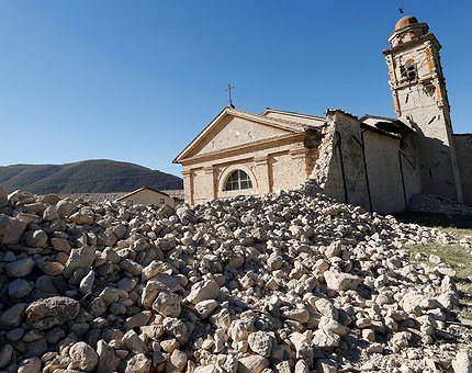 Terremoto: proseguono le scosse, l'ultima stamattina alle 4:27, mentre il numero degli sfollati sale a 8.000