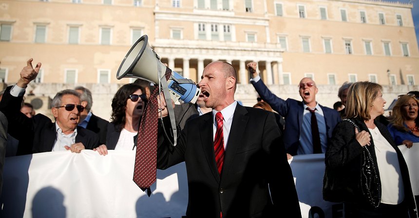 Grécia sob os holofotes: mais medidas de austeridade tendo em vista resgate financeiro