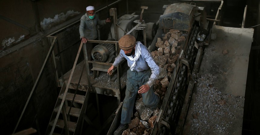 Lápis de sangue: como a exploração mineira financia a violência no Afeganistão