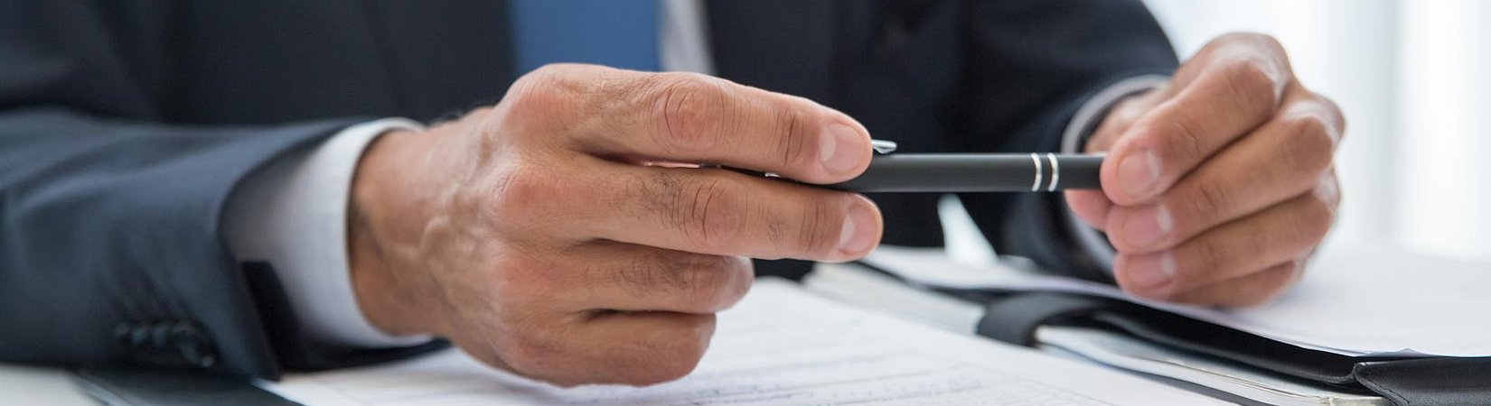 Trump firma una orden ejecutiva para incluir cripto en planes de pensiones