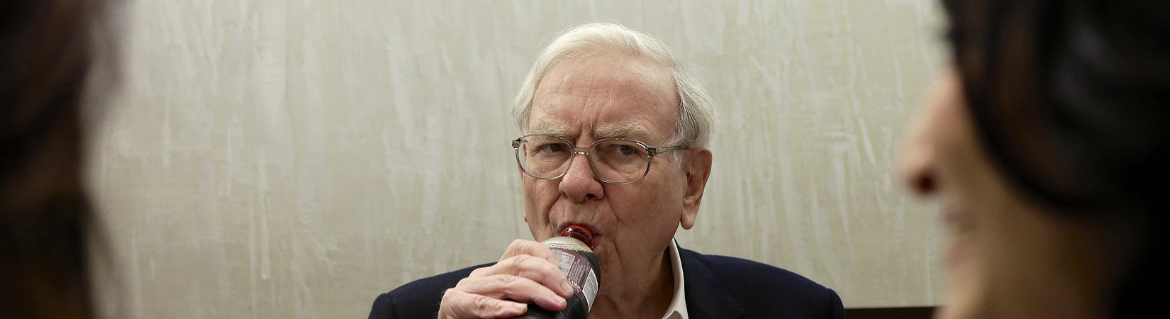 Warren Buffett ha quadruplicato il numero di azioni Apple nel suo portafoglio
