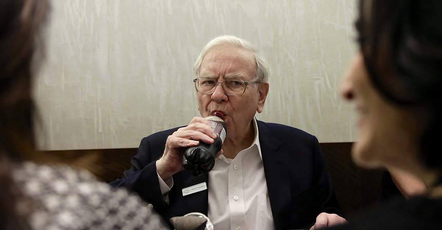 Warren Buffett ha quadruplicato il numero di azioni Apple nel suo portafoglio