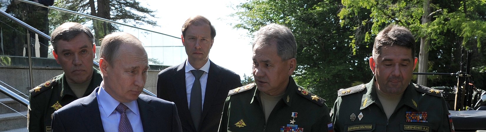 Putin hace el ridículo en una inspección militar