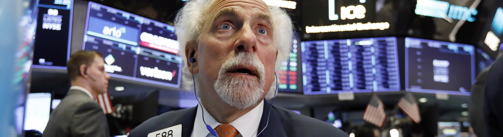 El Nasdaq se desploma a su nivel más bajo desde 2011