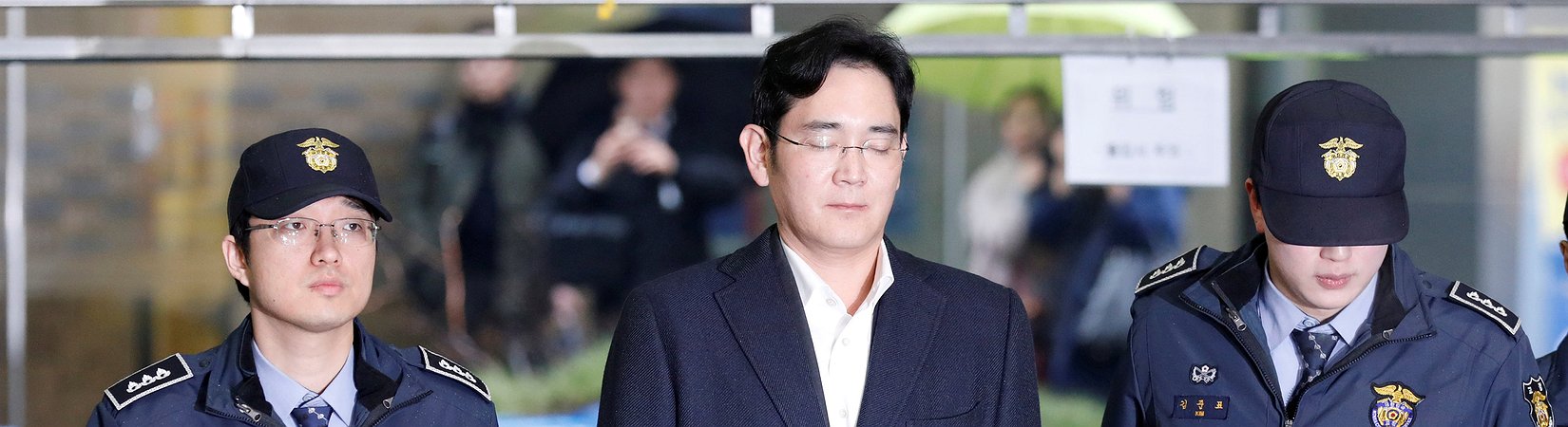 Samsung boss faces court in 'trial of the century'