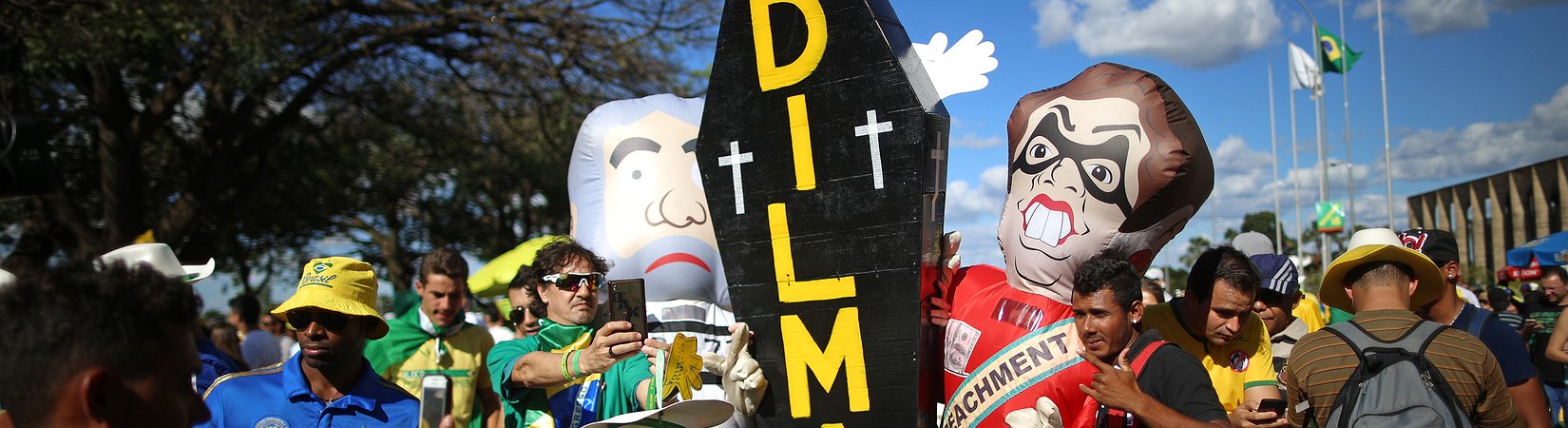 Deputados brasileiros votaram a favor do impeachment de Dilma Rousseff