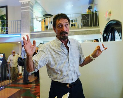 John McAfee es encontrado muerto en la cárcel