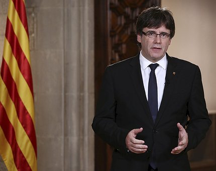 Cataluña celebra un pleno parlamentario en el que podría declarar su independencia