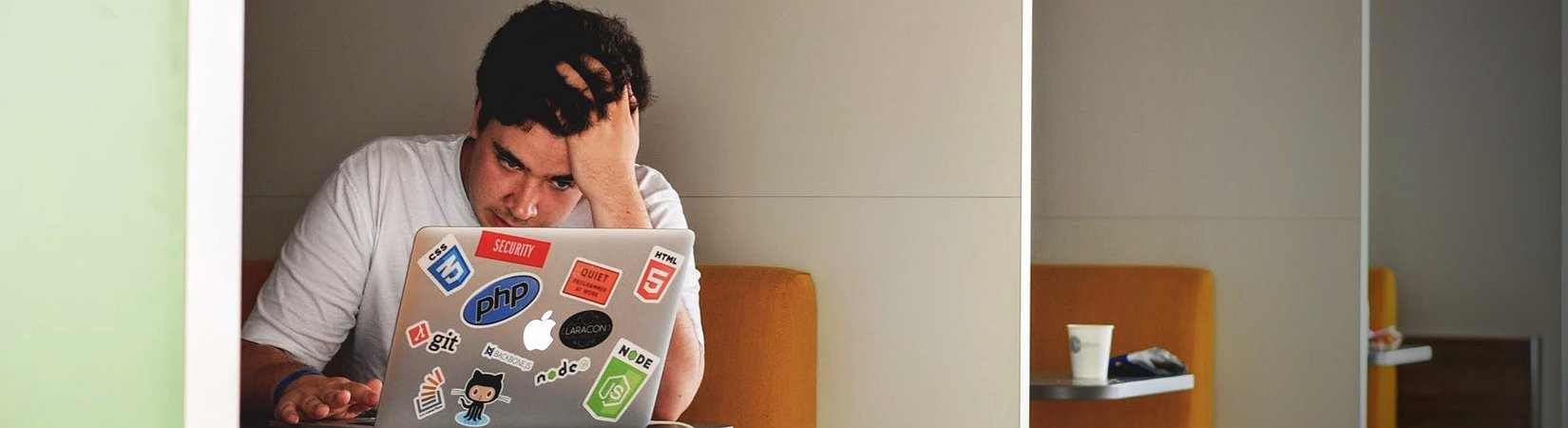 La Moncloa y el MAEC no pagan a sus becarios