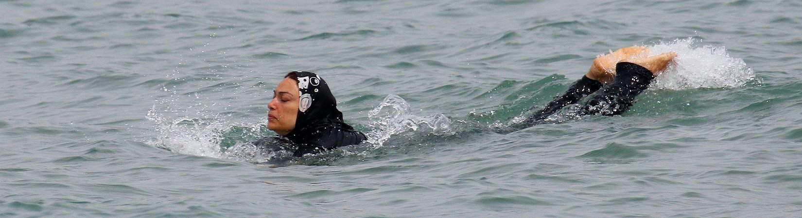 Cosa si nasconde dietro al divieto del burkini sulle spiagge francesi?