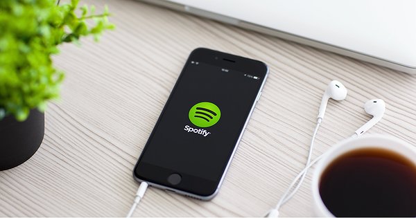 Spotify Vs. Apple Music Battle Is Going Out Of Control | Technologies ...