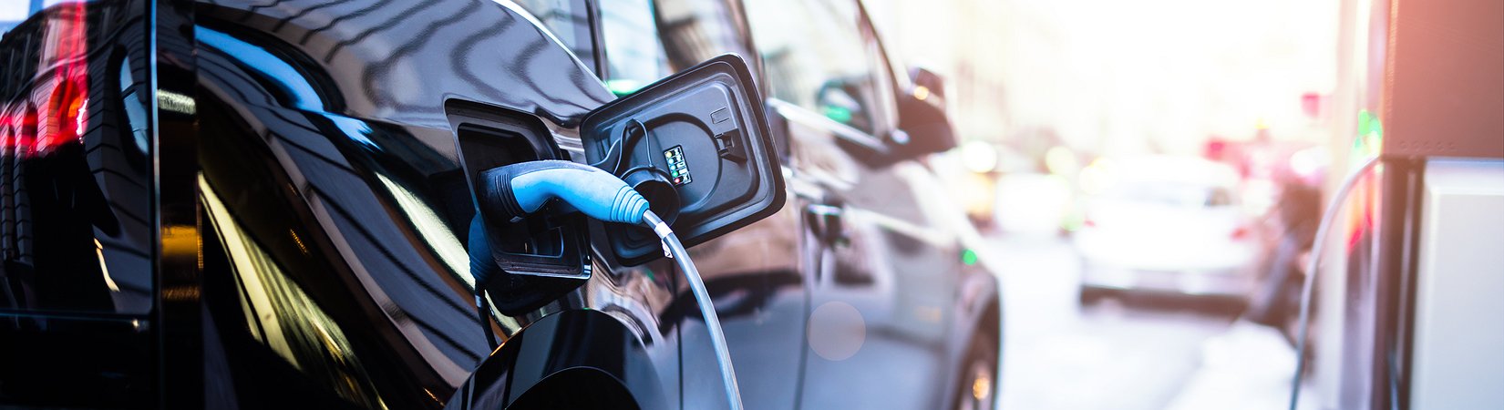 Toyota planeia lançar carro elétrico de longo alcance e carregamento rápido