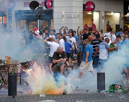 Hooligans e lixo marcam Euro 2016