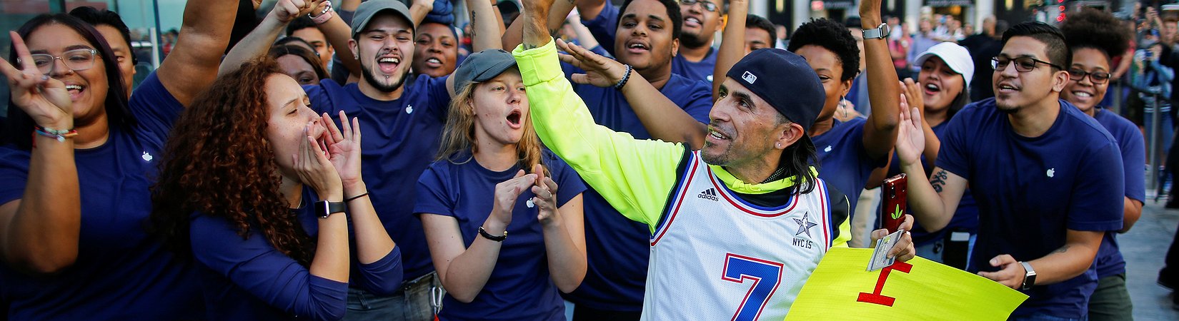 أسهم Apple على عتبة رقم قياسي جديد. أحان وقت الشراء؟