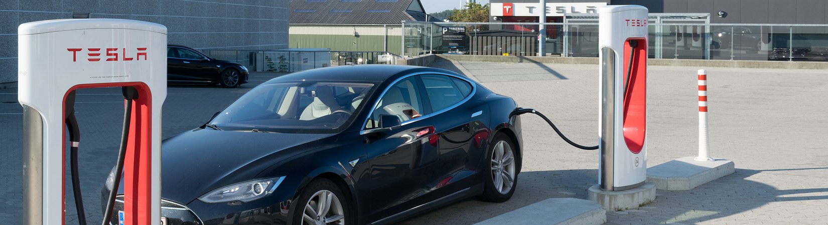 Tesla aumenta la autonomía de sus vehículos en Florida 