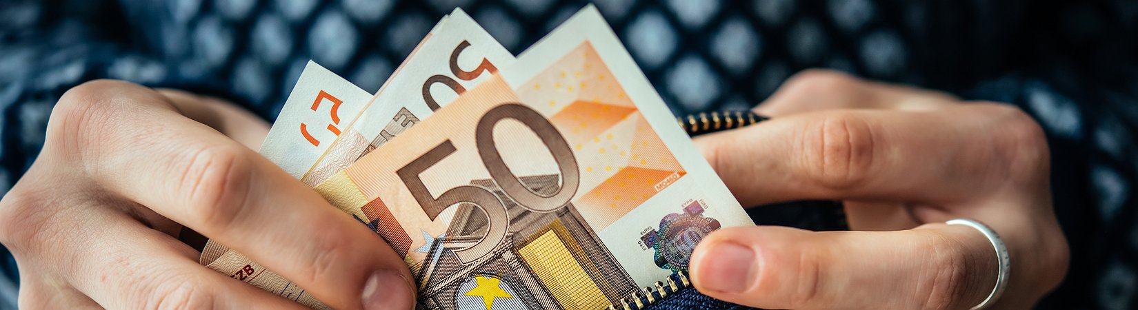 El euro se ha convertido en la peor moneda del mes