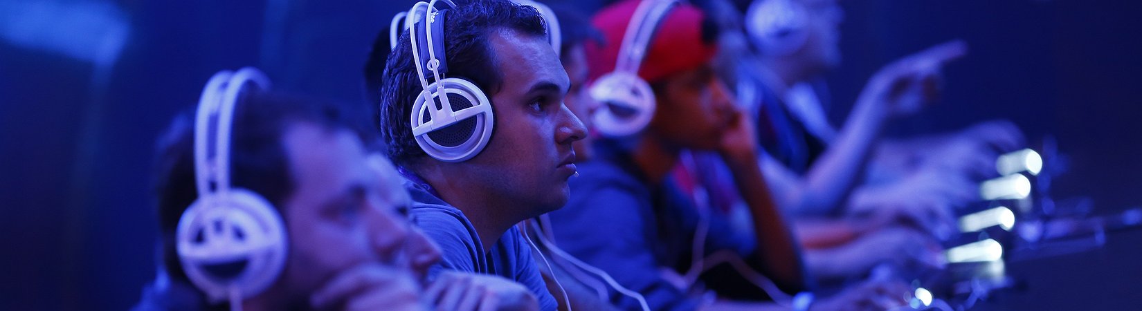 ما يجب اختياره: Advanced Micro Devices أو Intel؟