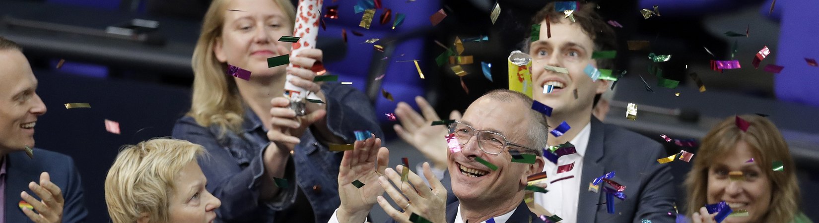 Il parlamento tedesco approva i matrimoni gay