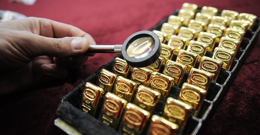 Gold vs. Bitcoin: Which is Better to Protect Investors from Financial Crises?