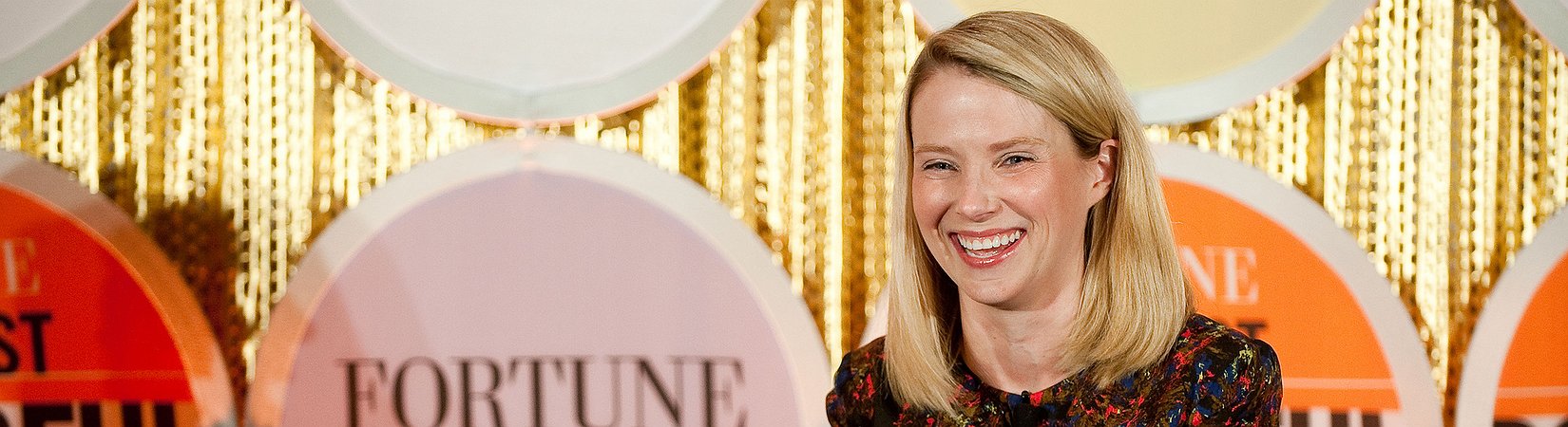 الإمرأة المديرة  ترفع من إنتاجية شركة