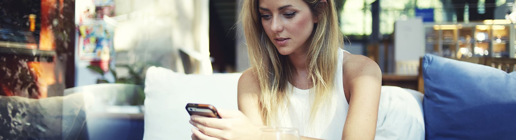 Más de la mitad de los españoles busca trabajo desde su smartphone