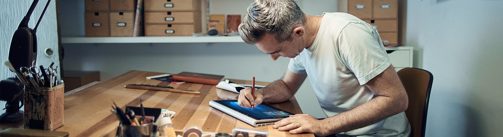 ما الذي يحصل لـSurface Book؟