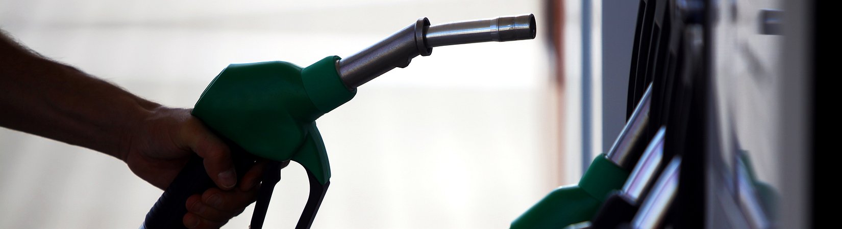 كيف يصعب النفط السياسة النقدية؟