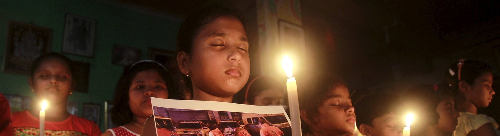 العالم يبكي مع فرنسا