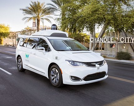 Fiat Chrysler fornirà ad Alphabet le auto per i taxi senza conducente