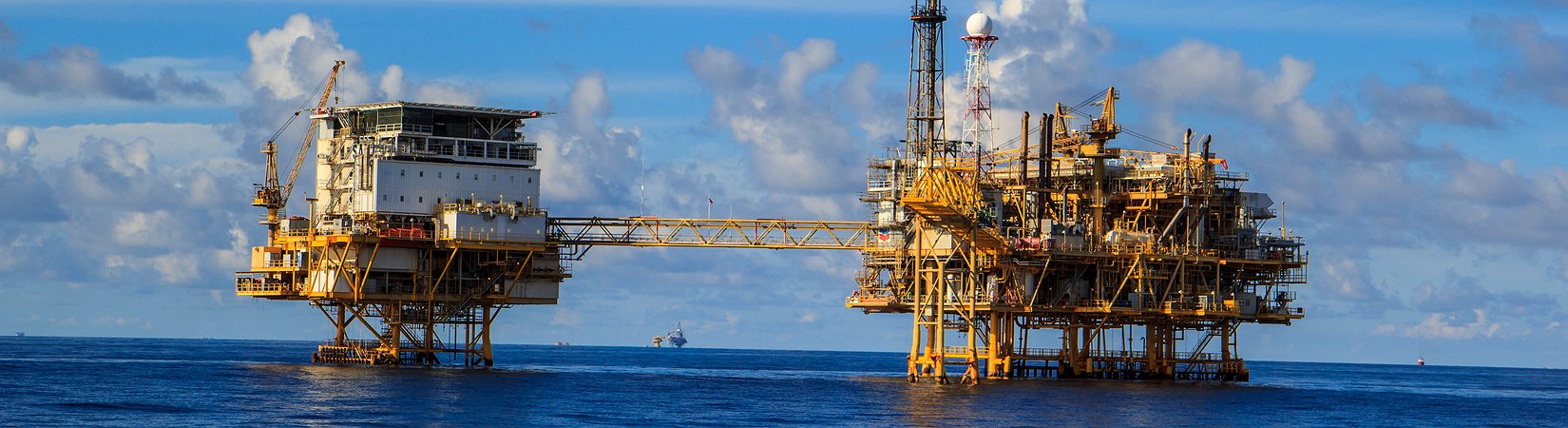 El petróleo cae por debajo de los 48 $ tras el aumento de las reservas estadounidenses