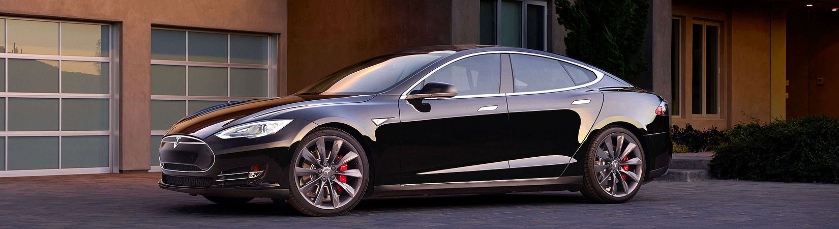 ¿Qué es más rápido? ¿Un Boeing 737- 800 o el Tesla Model S?