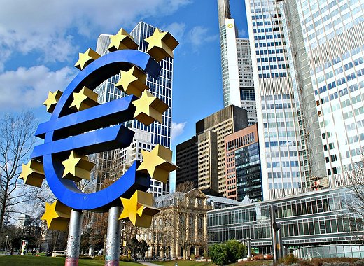Draghi: “La Bce deve essere tenace, paziente e prudente”
